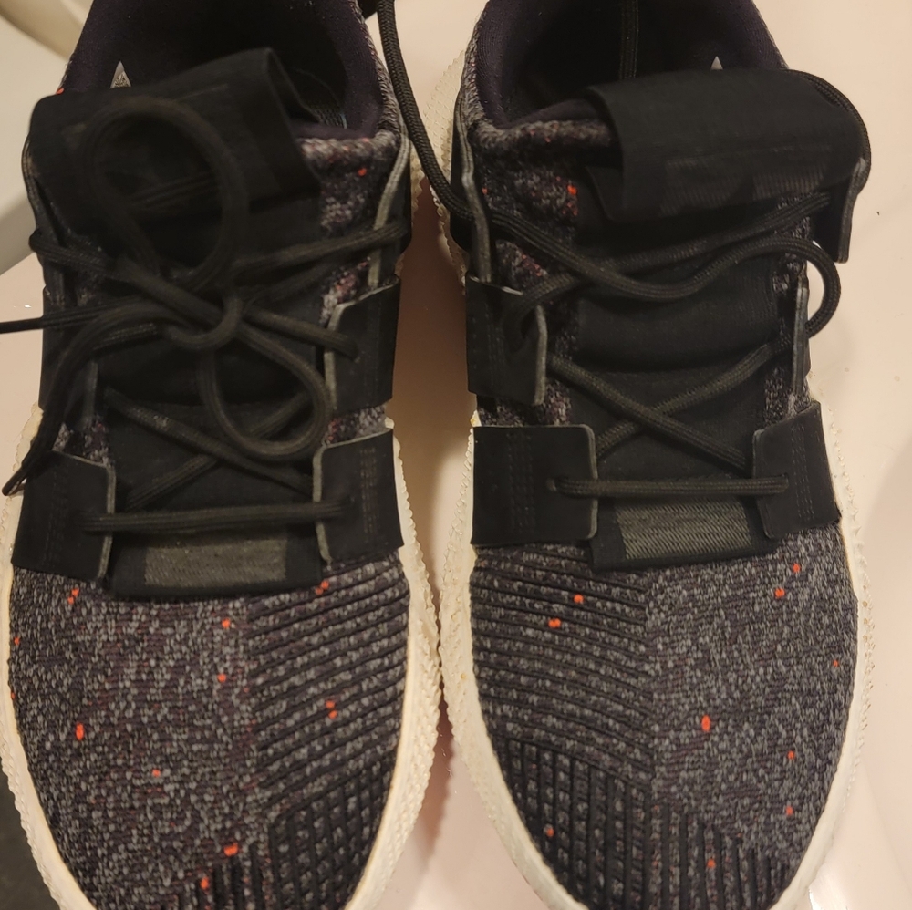 ADIDAS || PHOSPHERE || RUNNING / HIKING SHOES || US9.5 IN BEAUTIFUL CONDITION.